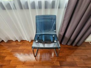 Plastic chair with steel legs, clear color, IKEA brand, TOBIAS model (1)_G6E67MFWXX