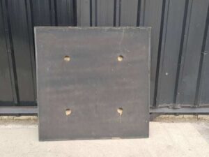 Dotted wall mirror with green background, square shape