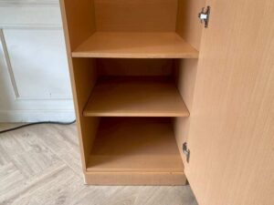 Cream-colored wooden cabinet with 1 door