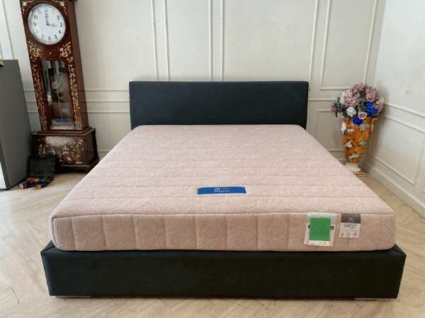 Lotus Mosso 6-foot mattress