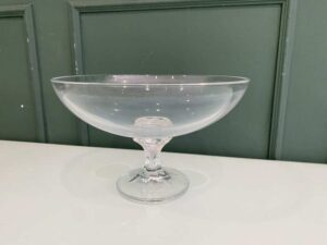 Coupe-shaped glass with a stem