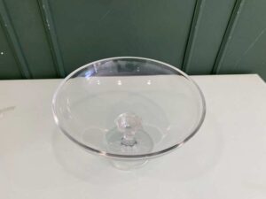 Coupe-shaped glass with a stem