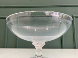 Coupe-shaped glass with a stem