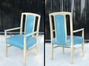 Chair with teak frame, high back, arms, blue leather seat._HYUHQEGKLG