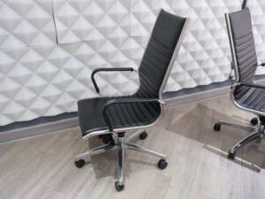 Office chair, steel frame, leather covering, black, Modernform brand._P1WMHILH6K_IV36GG9ZET