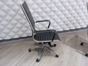 Office chair, steel frame, leather covering, black, Modernform brand._P1WMHILH6K_IV36GG9ZET