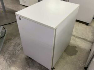 Mobile 3-drawer cabinet with wheels, grey, 66 cm high.