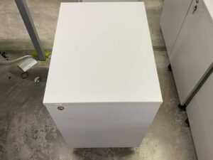 Mobile 3-drawer cabinet with wheels, grey, 66 cm high.
