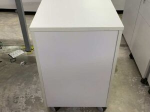 Mobile 3-drawer cabinet with wheels, grey, 66 cm high.
