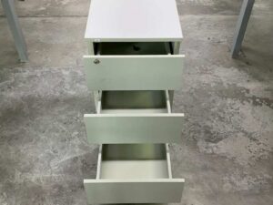 Mobile 3-drawer cabinet with wheels, grey, 66 cm high.