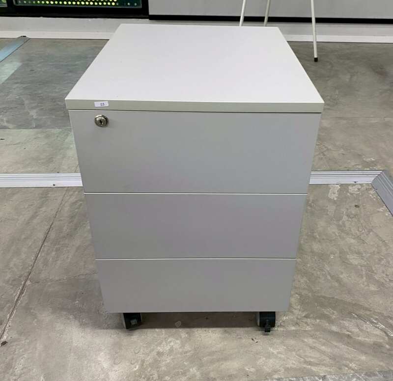 Mobile 3-drawer cabinet with wheels, gray.