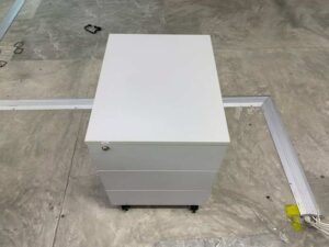 Mobile 3-drawer cabinet with wheels, gray.