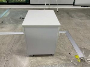 Mobile 3-drawer cabinet with wheels, gray.