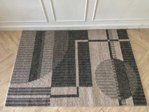 Grey shag rug with 3D pattern