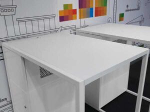 Tall wooden counter table, steel frame + 1 glass partition._JPN5EAPPJQ