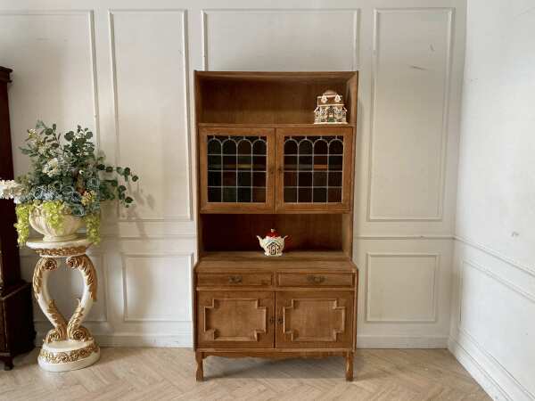 Wooden cabinet with 4 doors and 2 drawers, vintage style