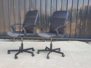 Office chair, steel legs, leather and fabric seat, black._K9D86NUETY