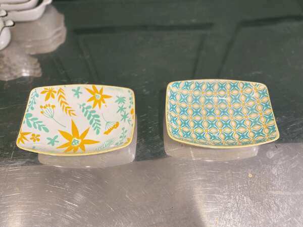 Square ceramic plate
