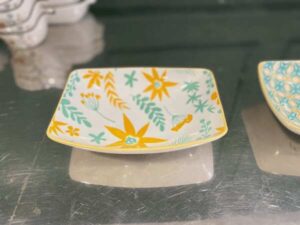 Square ceramic plate