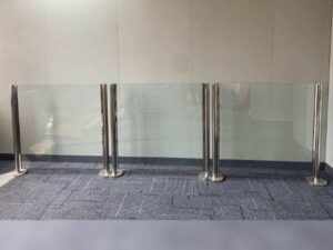 Walkway divider, stainless steel poles, glass panels_L22FSQDZWE