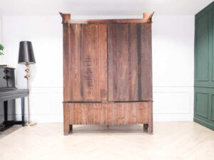 Wardrobe with 2 doors, 2 drawers, mirror in the middle._L5BJ7KUNBJ
