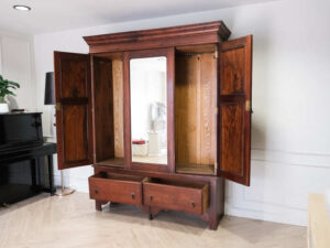 Wardrobe with 2 doors, 2 drawers, mirror in the middle._L5BJ7KUNBJ