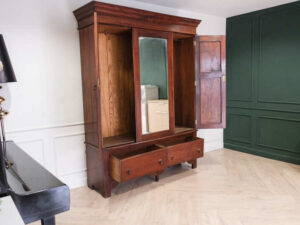 Wardrobe with 2 doors, 2 drawers, mirror in the middle._L5BJ7KUNBJ