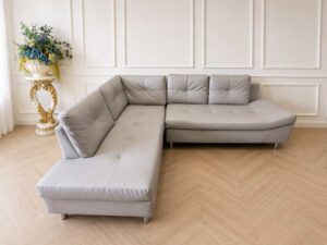 4-seater L-shaped sofa, grey leather upholstery, steel legs, Index brand, Ovira model.