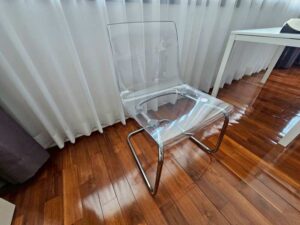 Plastic chair with steel legs, clear color, IKEA brand, TOBIAS model (1)