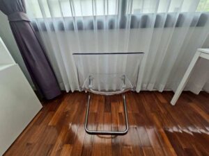 Plastic chair with steel legs, clear color, IKEA brand, TOBIAS model (1)