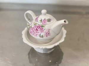 Tea set, floral pattern