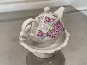 Tea set, floral pattern