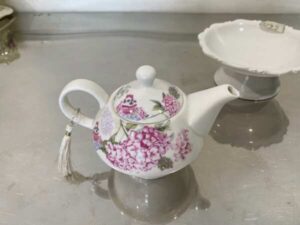 Tea set, floral pattern