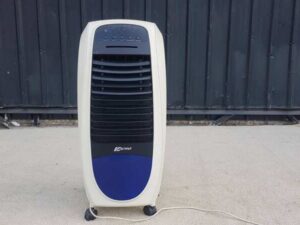 ASTINA Electric Fan 125 Watts, Model AC 010 - Size: 35 x 28 x 80 cm (Width x Length x Height in centimeters)