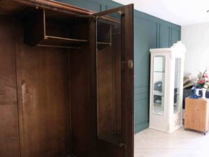 Oak wardrobe with long mirror._M4NBSALNCJ