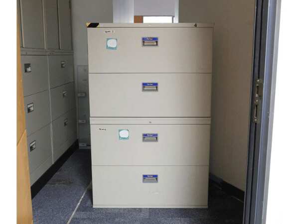 Steel filing cabinet with 4 hanging file drawers_M4X8K3DMQF