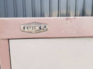 LUCKY brand 2-drawer steel filing cabinet, grey/light brown color.
