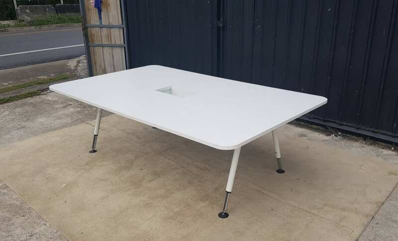 Rockworth 6-seat conference table with steel legs, white