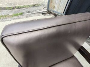 classic work chair Brown leather seats, wooden armrests_MSF19KGD8J