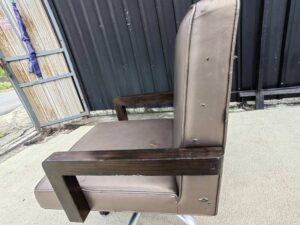 classic work chair Brown leather seats, wooden armrests_MSF19KGD8J
