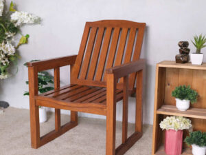 Brown teak armchair, beautiful design._Z6RK3ZGL2T_MZNPF76VGP