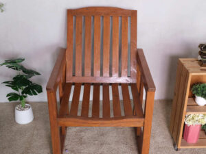 Brown teak armchair, beautiful design._Z6RK3ZGL2T_MZNPF76VGP