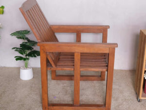 Brown teak armchair, beautiful design._Z6RK3ZGL2T_MZNPF76VGP