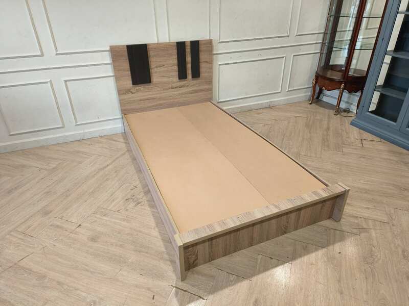 3.5 ft Minimalist Plywood Bed Frame in Oak Finish