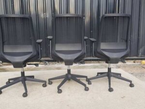 Proflex office chair with fabric upholstery, plastic legs, and a black mesh backrest._N9ETZ4CMH3