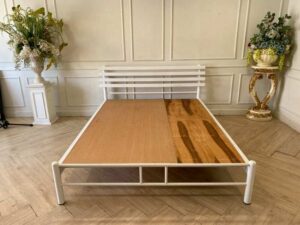 5-foot white metal bed with 5-foot mattress, Healthy Sleep brand, 9-inch thickness_NCHQRAIH6E