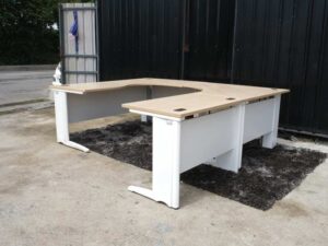 Executive desk set, 3 pieces connected together, steel legs, wood top, Rockworth brand._Q4OAW23EMQ_OA6RMMQA2F