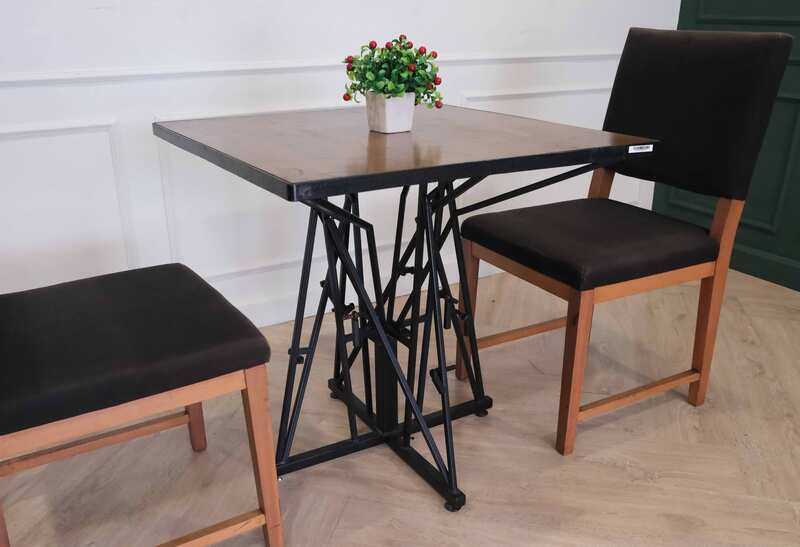 Brown wood top table, 75 cm, steel legs, Loft/Vintage style._ZPAMVV8SDR_OGKIZ03ZC7