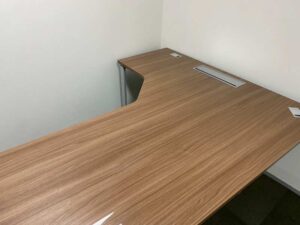 L-shaped corner work desk with steel legs and power strip, 180 cm wide (1)