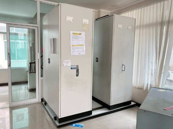 Steel filing cabinet with sliding rails and wheels, grey_PCY7CSEG97